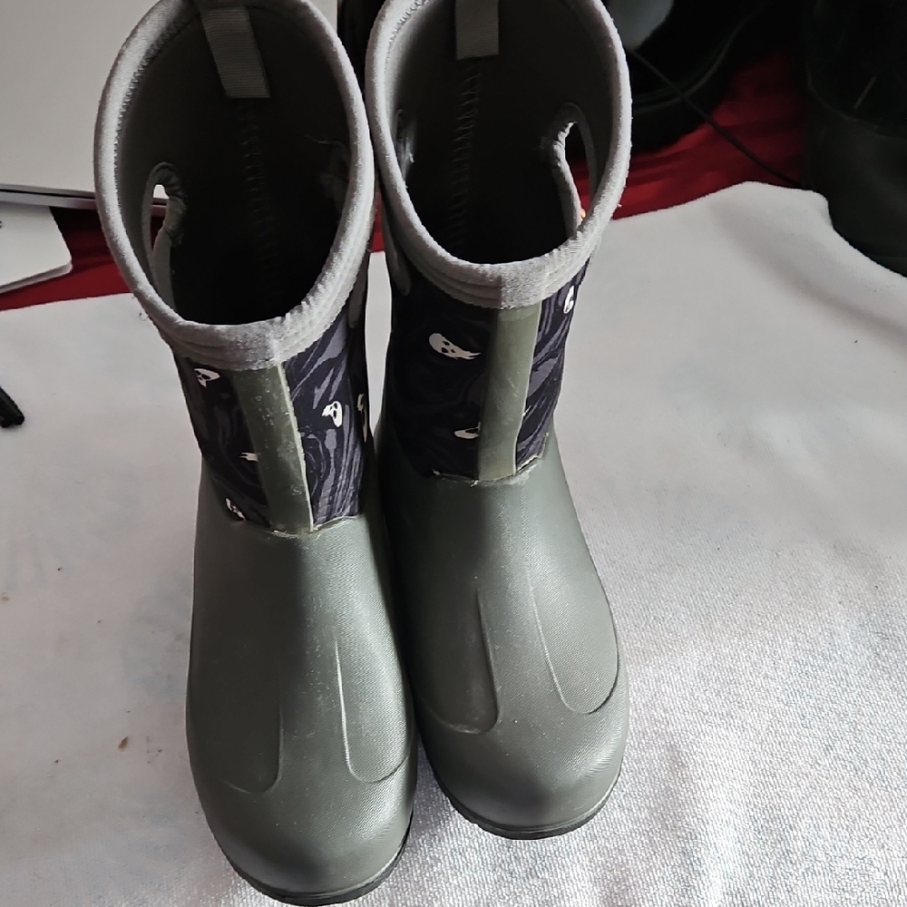 Kids Grey spooky Bogs